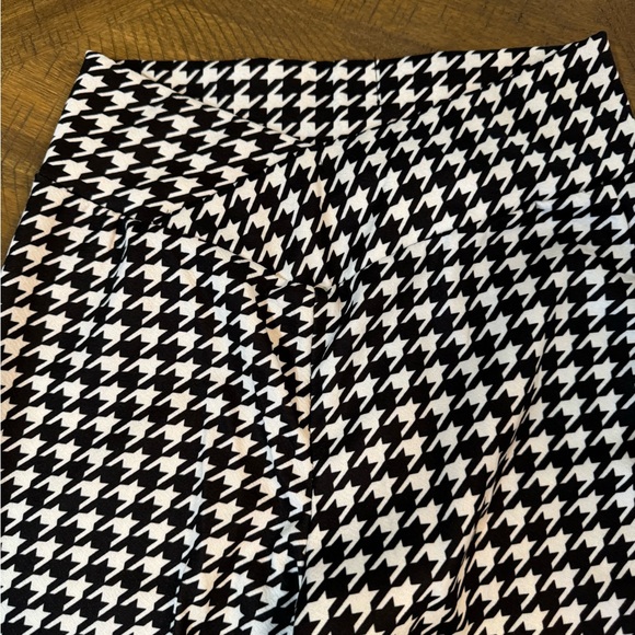 SHEIN Monochrome Houndstooth Cropped Pants - Picture 3 of 10